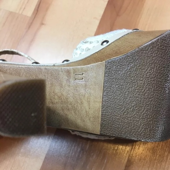 Lime light Women’s heels - Picture 7 of 7